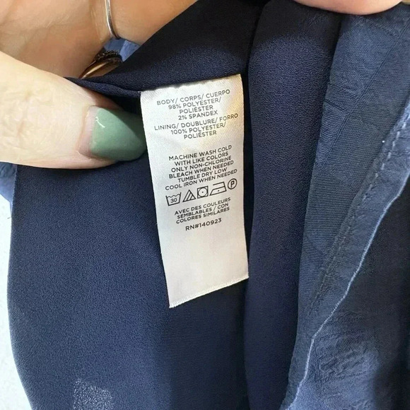 Loft Women’s Navy Plaid Texture Pleated Yoke Ruffle Sleeve Tank Top‎ Size Medium - Picture 9 of 9